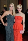 Busy Phillips y Michelle Williams